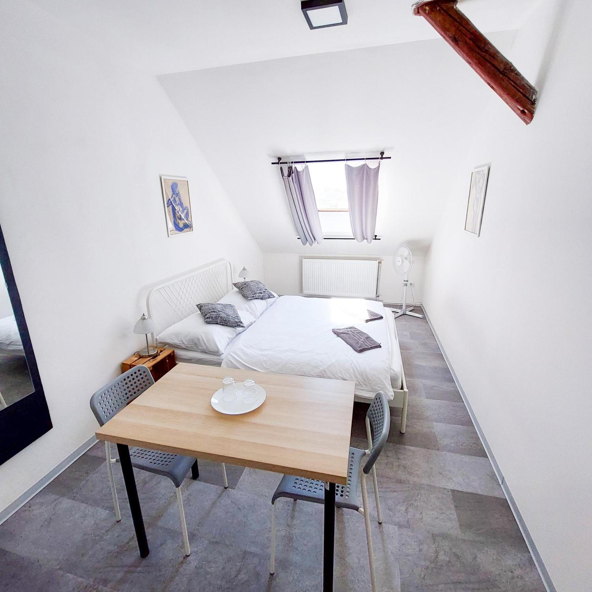 R2 Letna Rooftop Retreat Privatunterkunft *